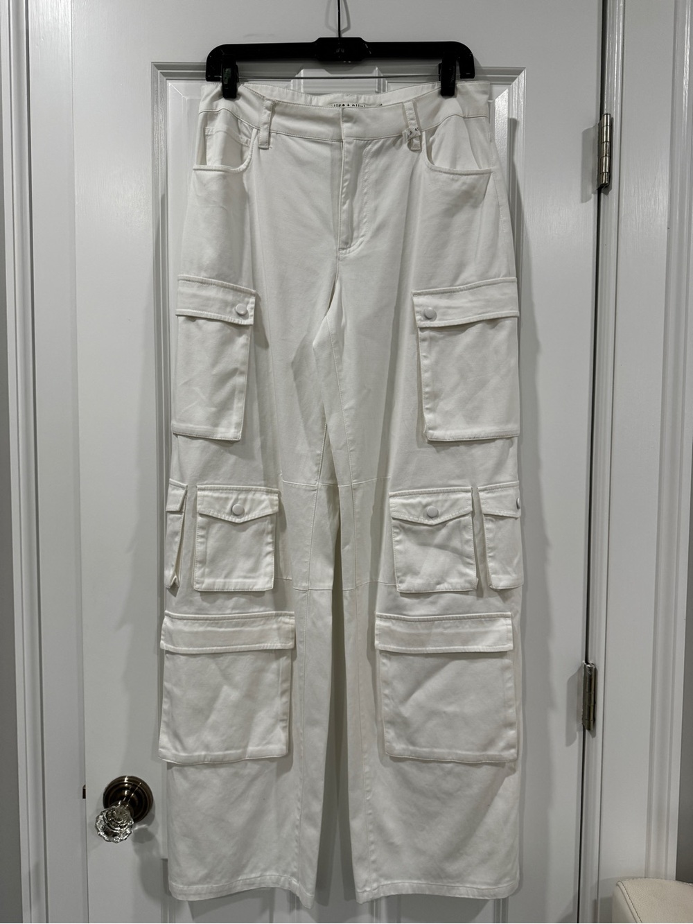 Alice + Olivia White Cargo Pants with Multi-Pocket Detail